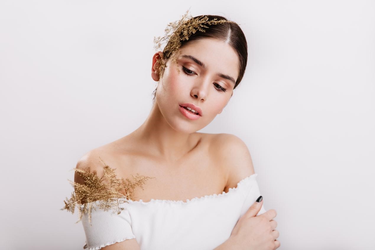 Minimalist Bridal Makeup Looks