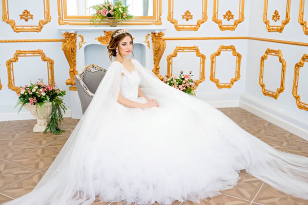 How to Match Makeup to Your Wedding Outfit & Theme?